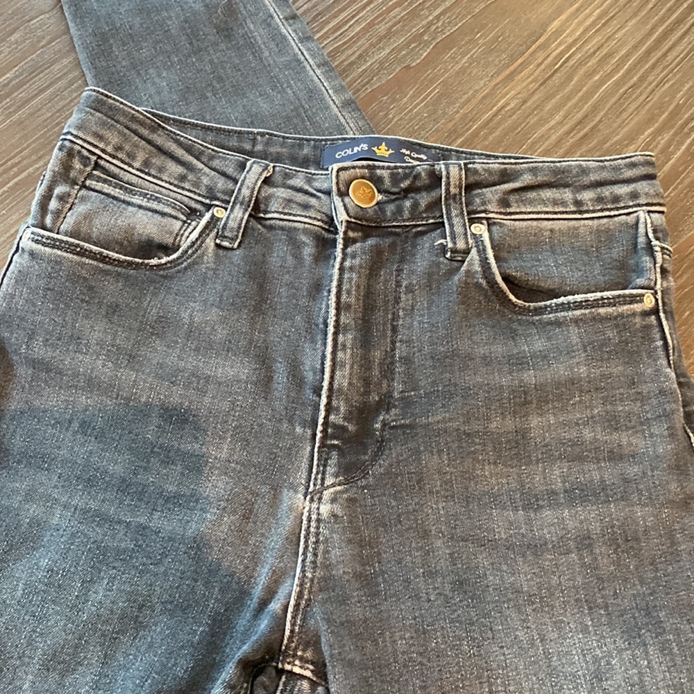 Ladies Colin’s jeans in size 25 x 29. High rise with lots of stretch.